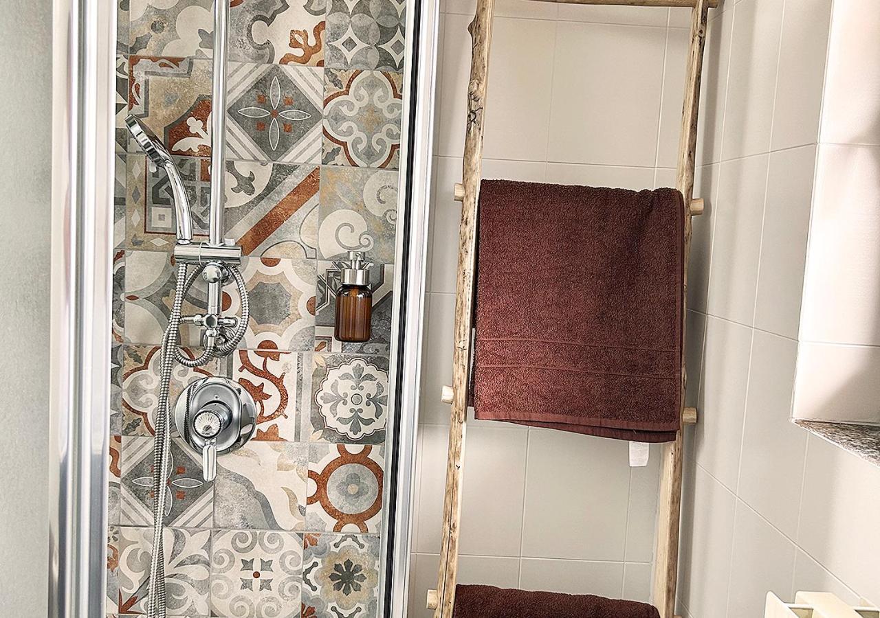 Apartamento La Mansardina Venegono Superiore Exterior foto